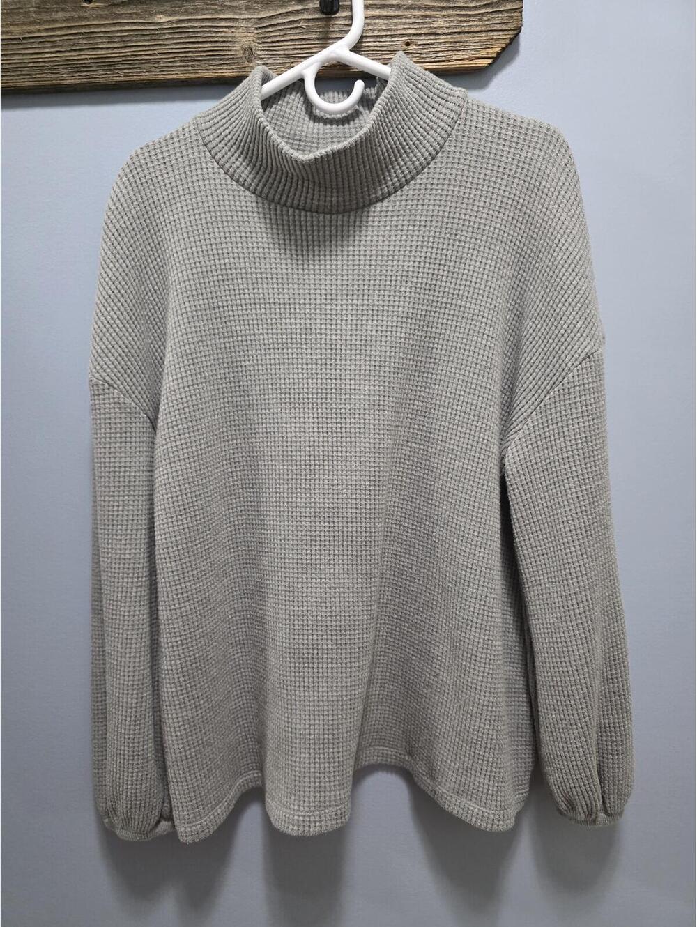 AVA&VIV Long Sleeve Gray Womens Shirt